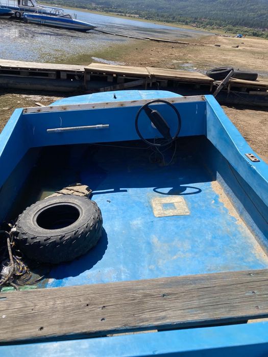 Лодка тримаран четири на два