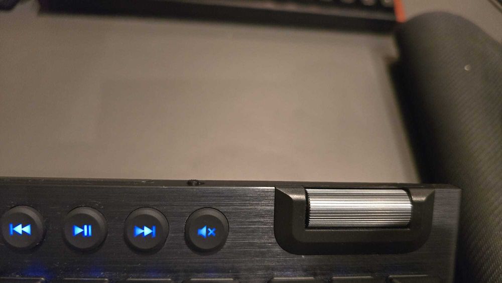 Logitech G915 X Lightspeed TKL RGB GL Linear Switch Mecanica