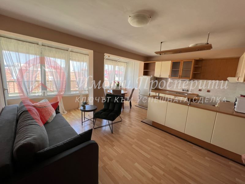 Дава се под наем Тристаен апартамент в София, Център - 89 кв.м за 900 € - Снимка #2