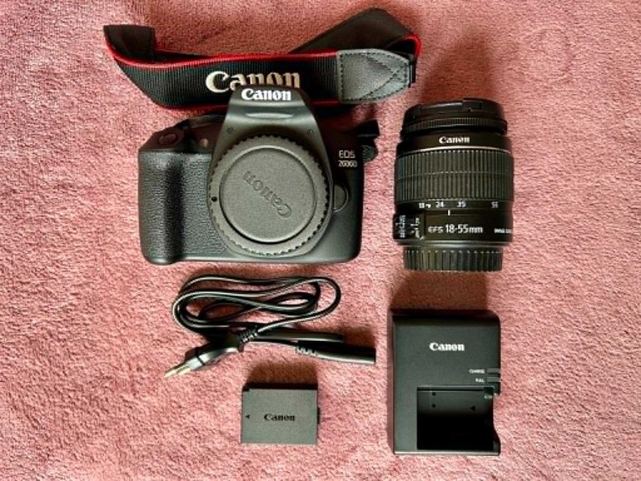 Canon EOS 2000D + obiectiv EF-S 18-55mm IS II + geantă foto
