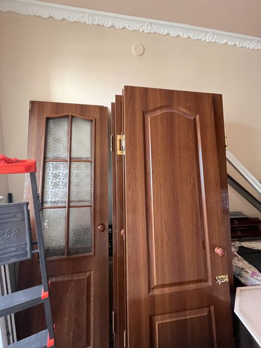 Дверь деревянный