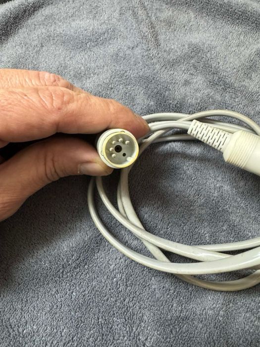 Стар микрофон МД 47 и стари аудио кабели