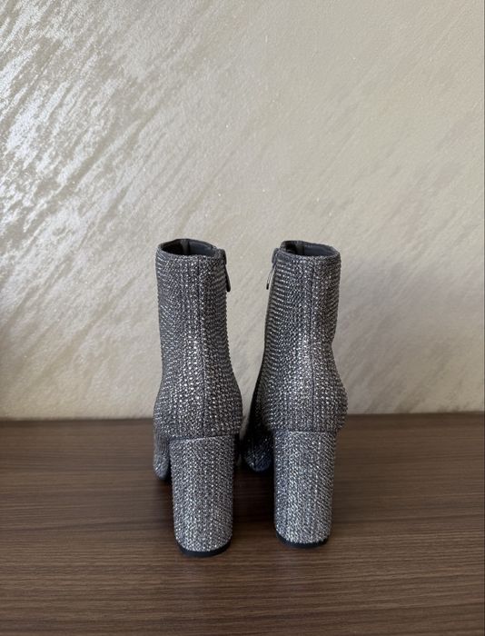 Боти на токчета с блясък