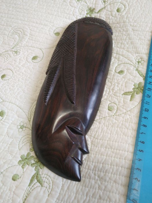 Черное дерево барельеф