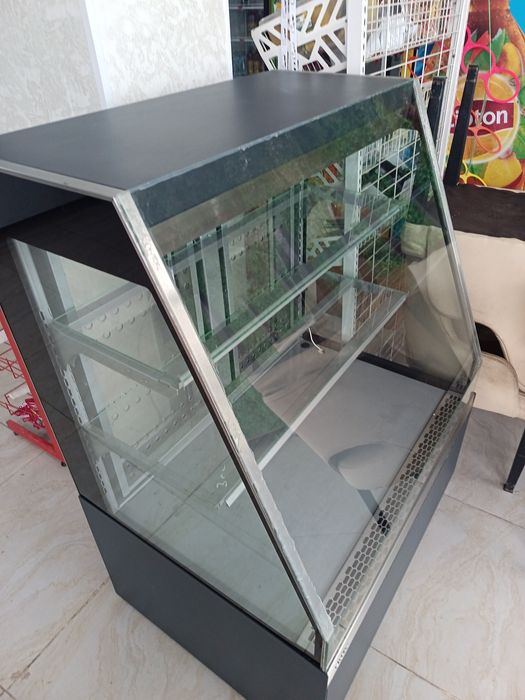 Витринный холодильник