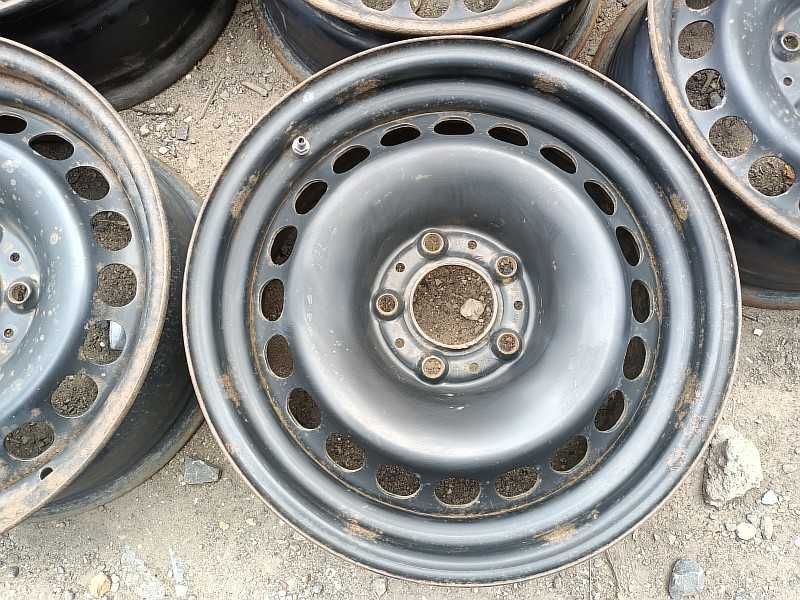 Продам оригинальные металлические диски на BMW 5 Е34