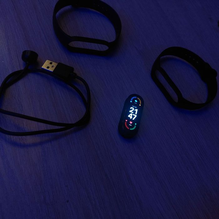 Продам mi bend 6