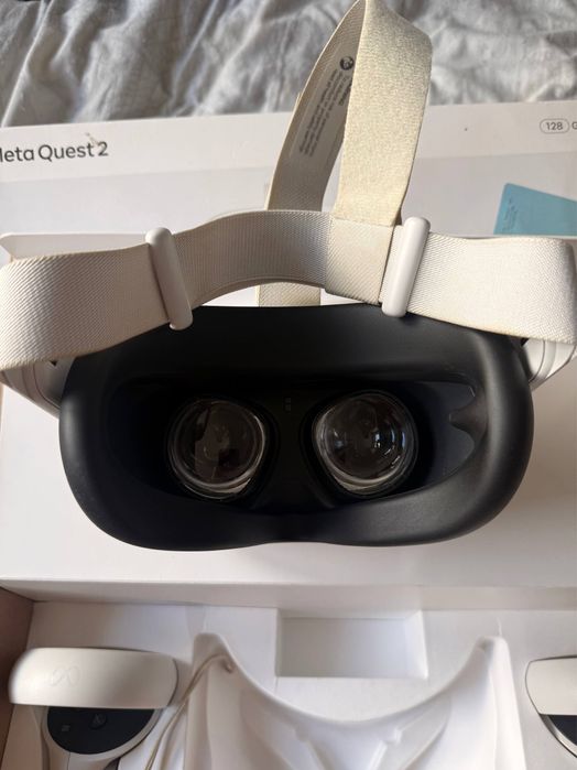 Meta Quest 2 128GB с два контролера