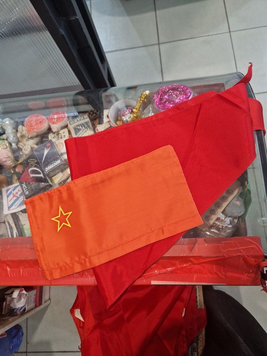 Продам пионерские галстуки и пилотки