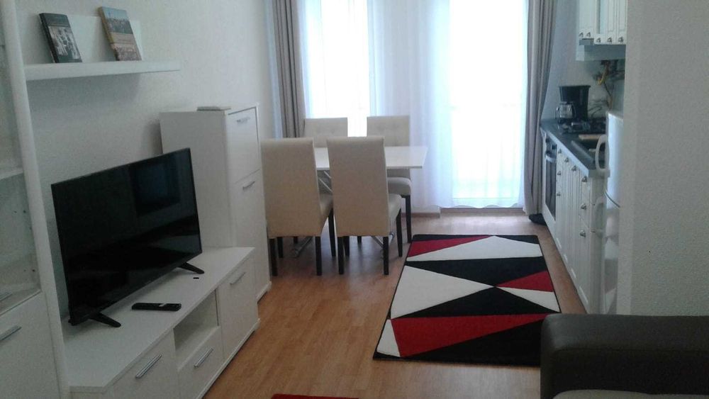 inchiriez apartament doua camere 41 mp, in zona City Rezidence