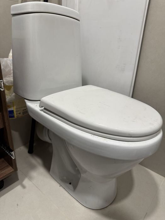 Унитаз рабочий с бочком