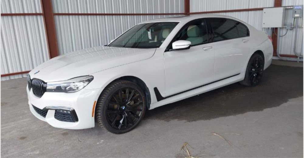 Цялостен Оригинален М пакет  от bmw 7 g11 от американски автомобил