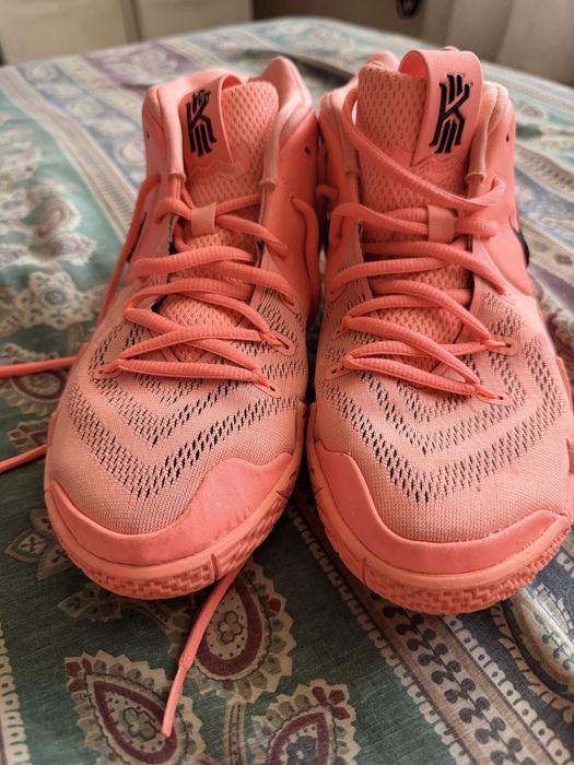 Баскетболни обувки Nike Kyrie 4 в корал