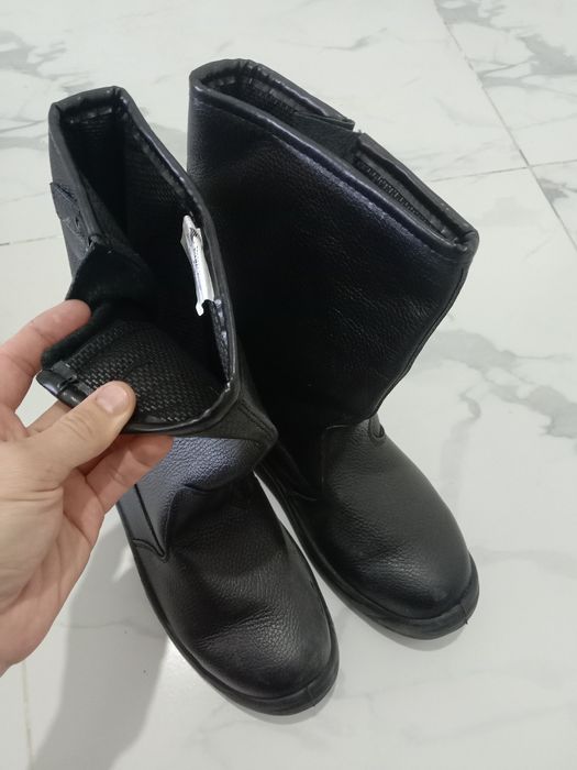 Продаю спец обувь