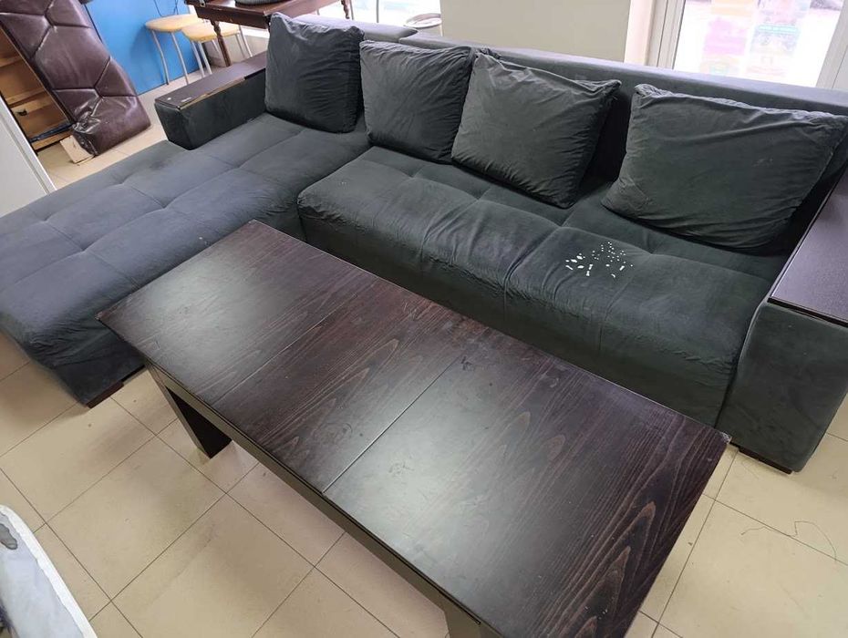 Продавам ъглов диван и разтегателна холна маса