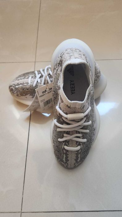 Adidas Yeezy Boost 380 Pyrite marime 36 1/3