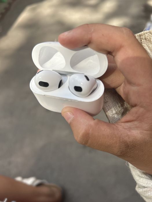 AirPods три новый