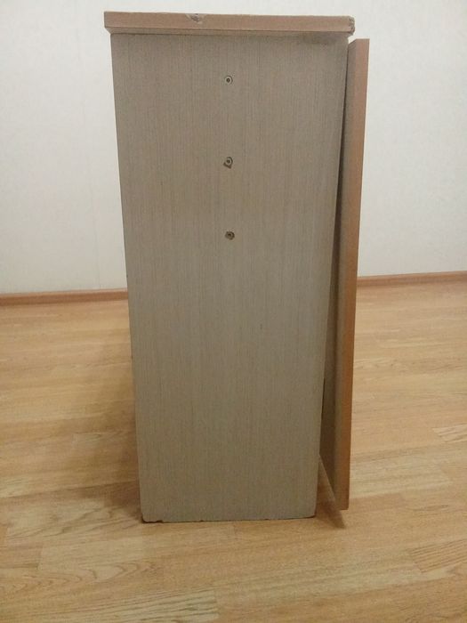 Выдвижной стол. Возможен торг.