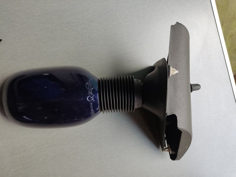 Vând oglinzi retrovizoare stingă dreapta pentru Ford Ka model 2000