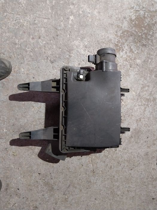 Vând filtru aer mercedes sprinter