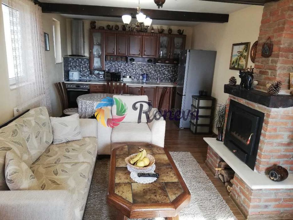 Триетажна къща в с. Близнаци