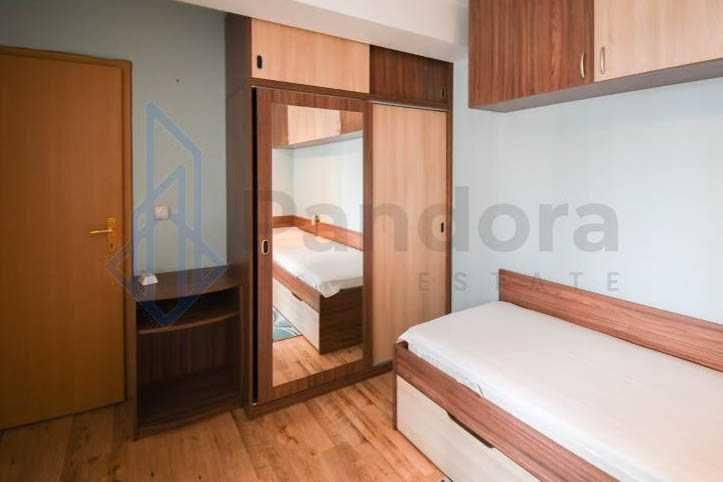 Тристаен апартамент под наем в кв. Студентски град