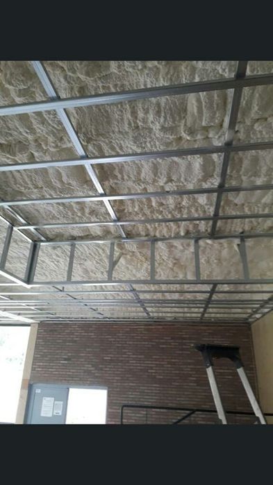 Izolatie/izolații spuma poliuretenica,termica si fonica