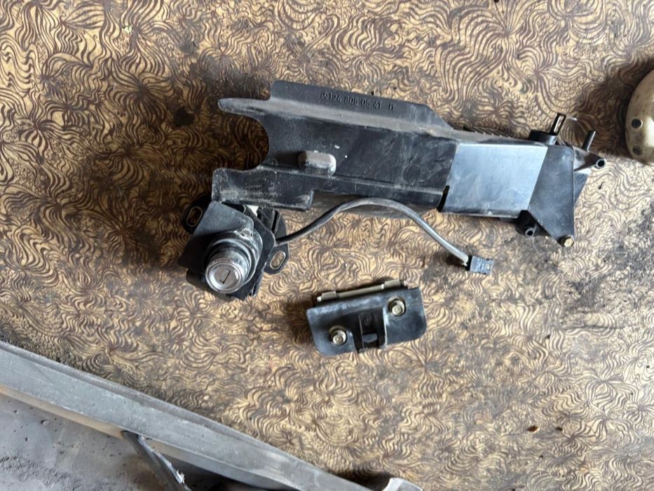 Продам запчасти на мерседес 124