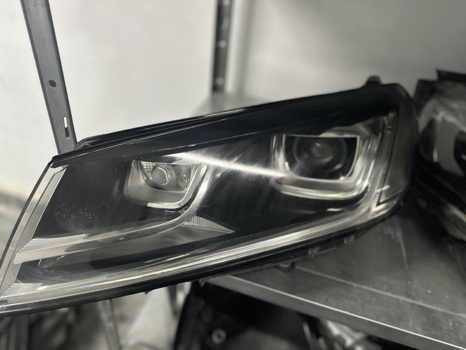 Ляв и десен фар Volkswagen Touareg FaceLift 2014-2017