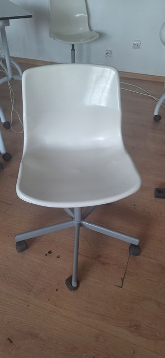 Стул рабочий белый