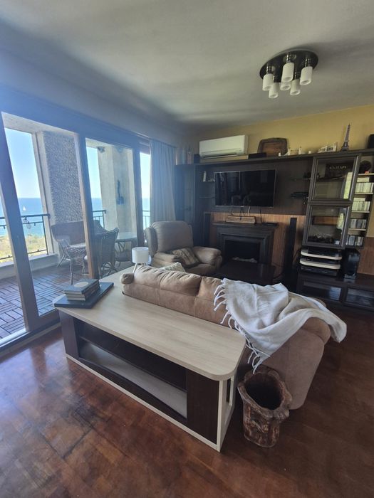 Дава се под наем Тристаен апартамент в Балчик - 100 кв.м за 650 € - Снимка #1
