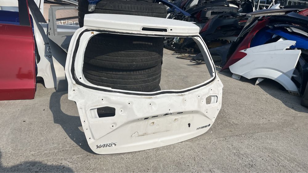 Задна врата/багажник Toyota Yaris Hybrid