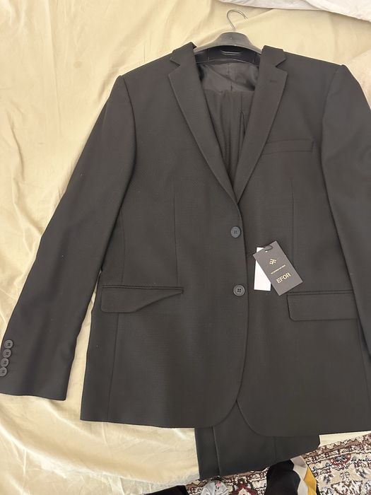 Костюм классический чёрный новый