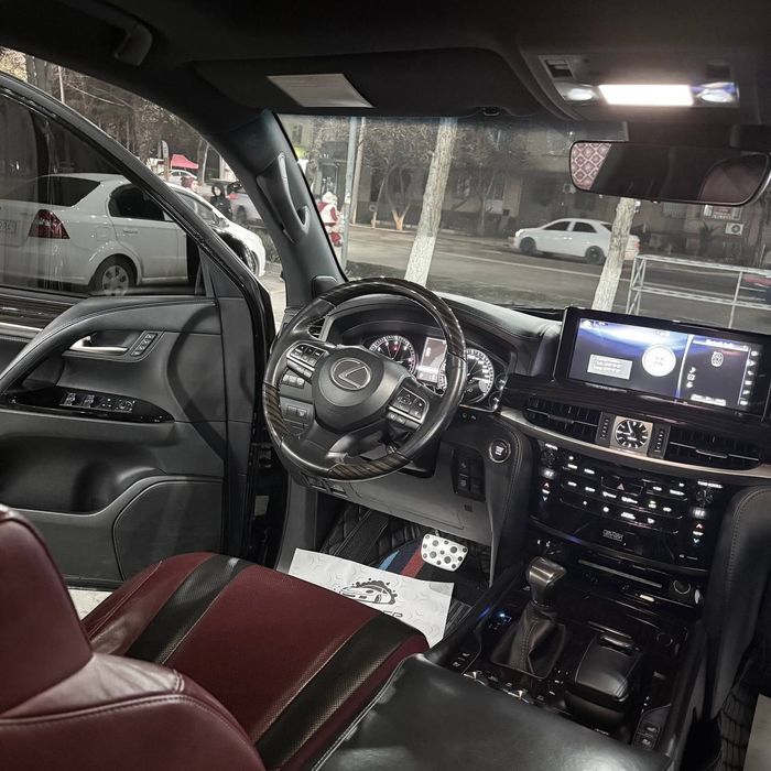 Lexus XL570  rangi qora