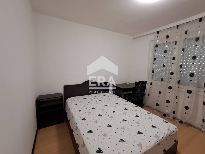 Дава се под наем Четиристаен апартамент в Варна, Лятно кино Тракия - 110 кв.м за 767 € - Снимка #10