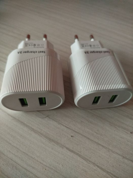 Încărcător telefon dual Usb nou