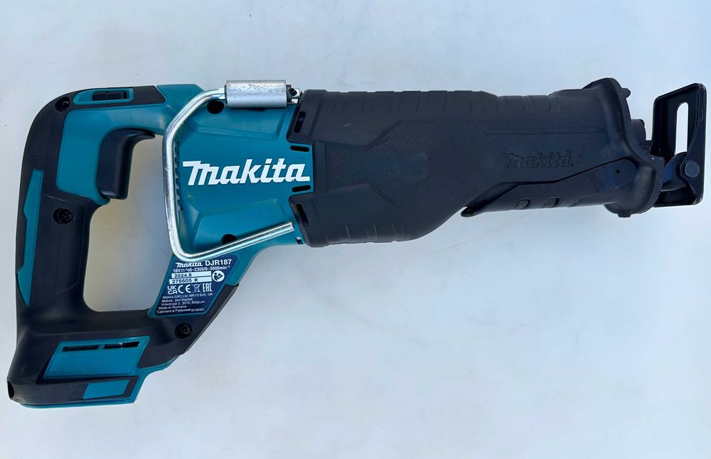 Makita DJR187 -Акумулаторен безчетков саблен трион 2x18V 5.0A като нов