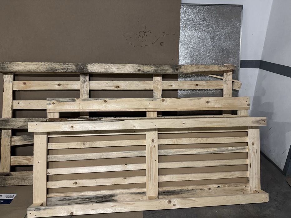 Paleti din lemn dreptunghiulari