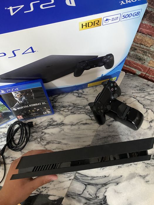 PS4 slim ca nou - stare impecabila