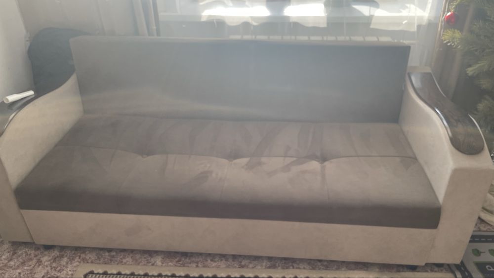 Диван с двумя креслами