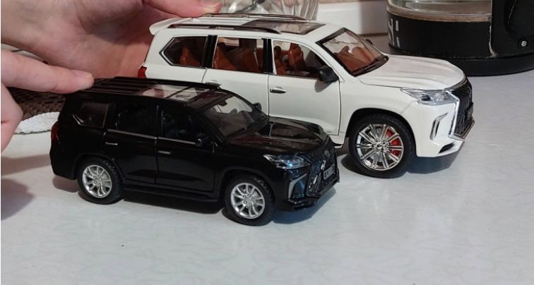 Продам машинки игрушечные железные