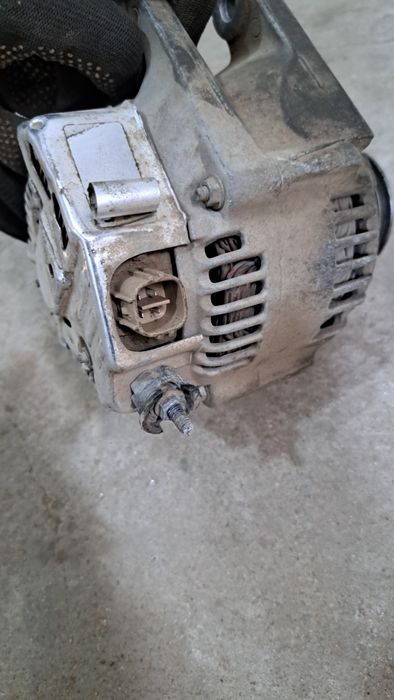 Генератор тойота авенсис