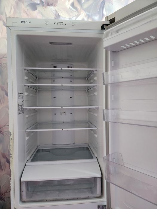 Холодильник Samsung