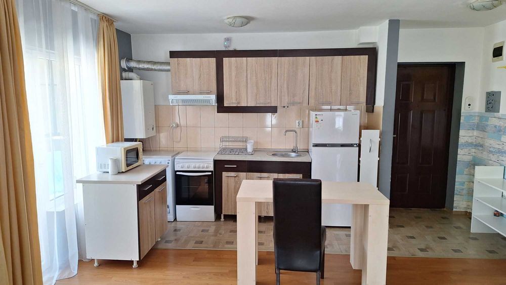 Inchiriez Apartamane cu 3 camere in Floresti