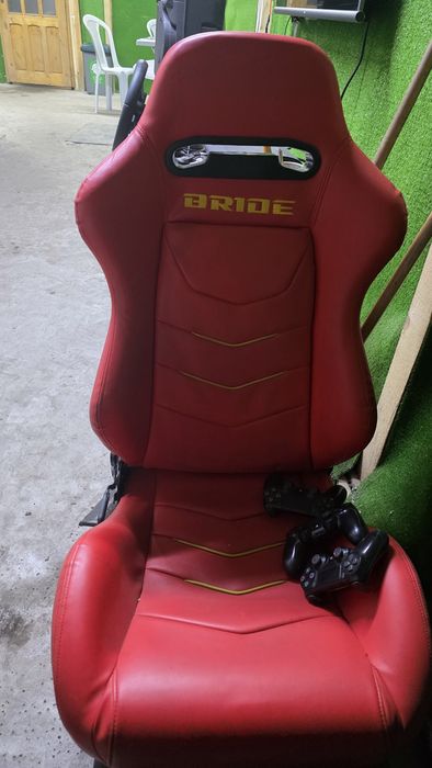 Гейминг седалка с стойка за волан и оедали