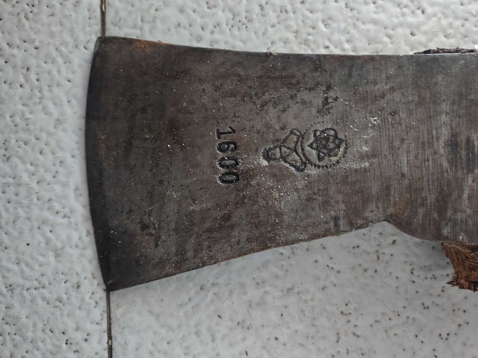 Стар топор брадва
