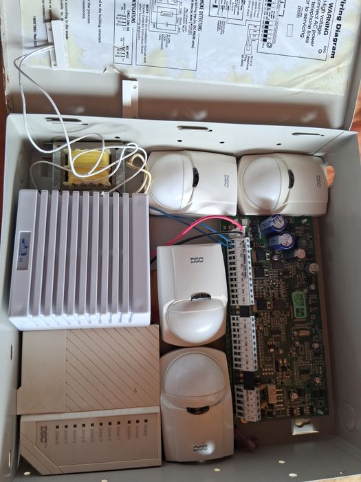 Продавам 2 комплекта СОТ алармена система DSC PC1616