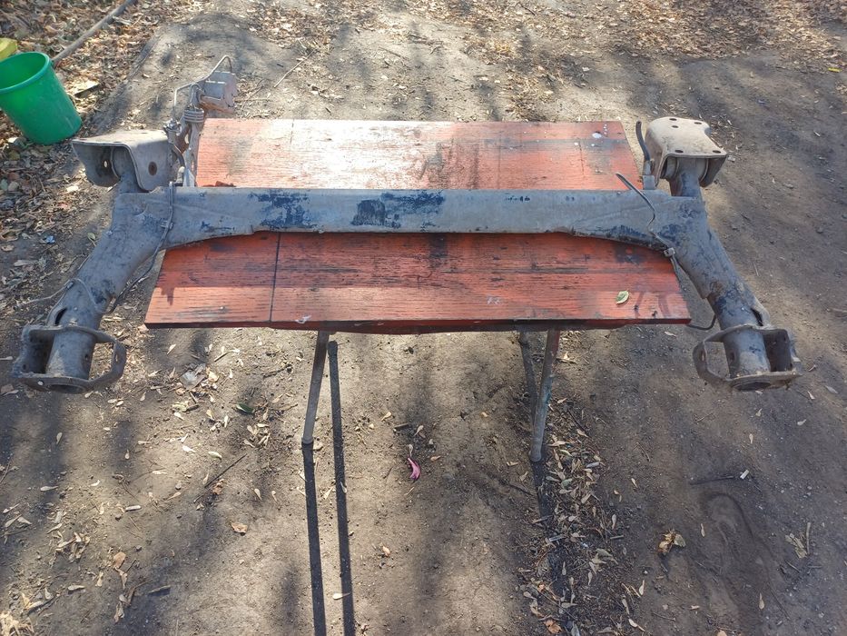 Пассат Б3 задняя балка