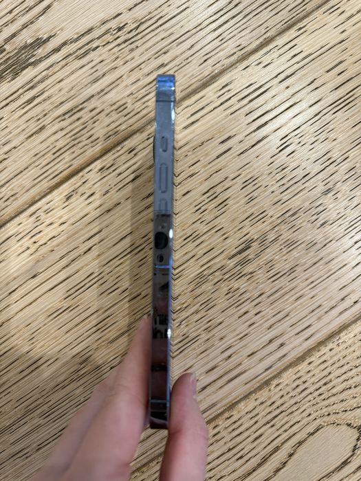 Айфон 13 про с чехлом prada