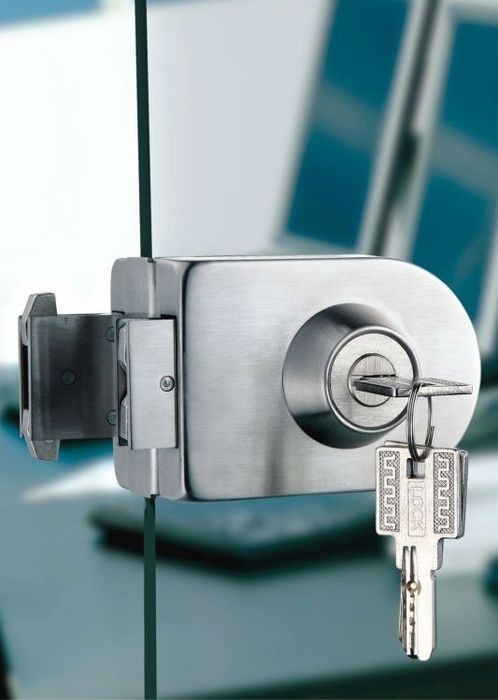 Мастер по замкам, кулф урнатиш алмаштириш буйича